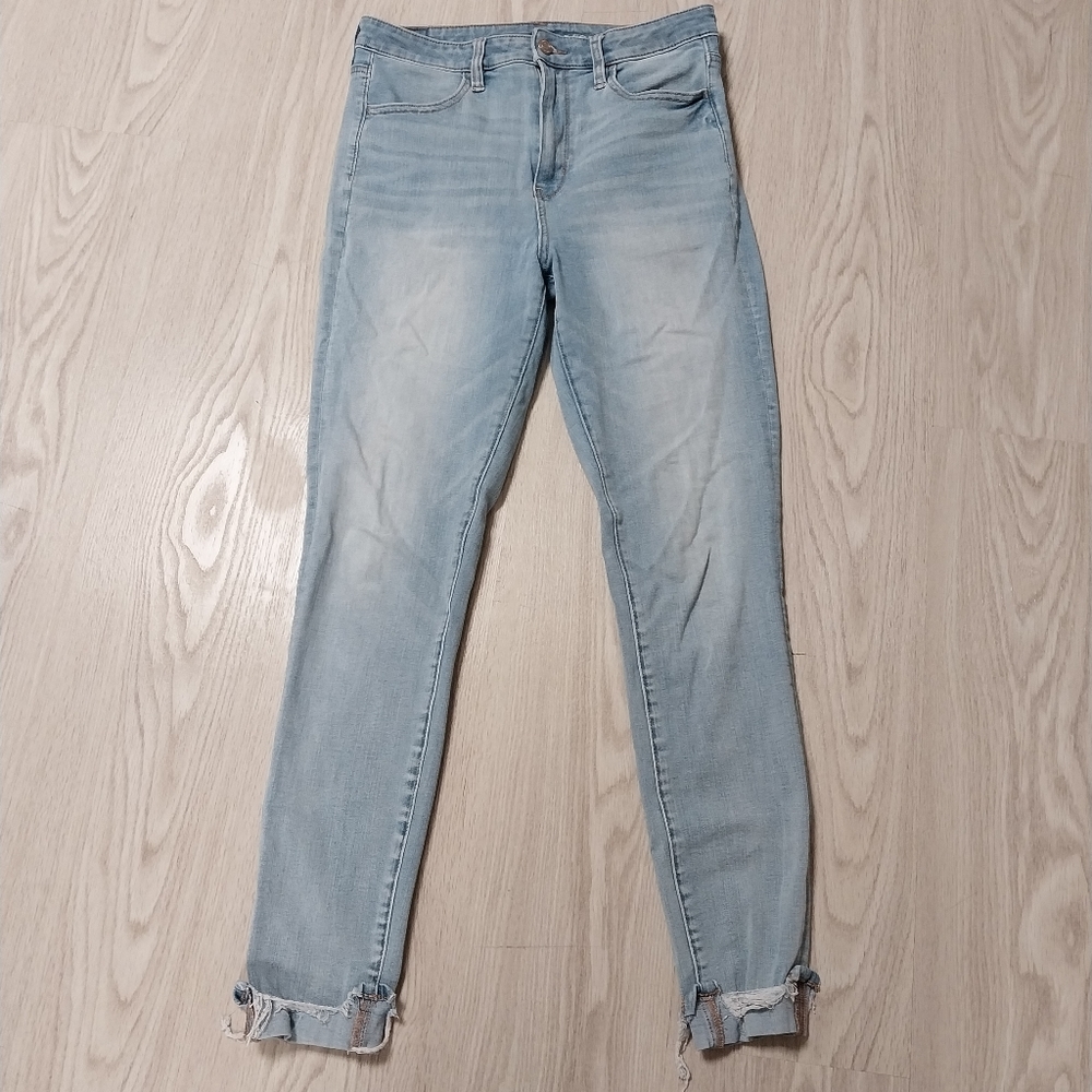 American Eagle Super High Rise Light Wash Jeans, Size 8 Long
